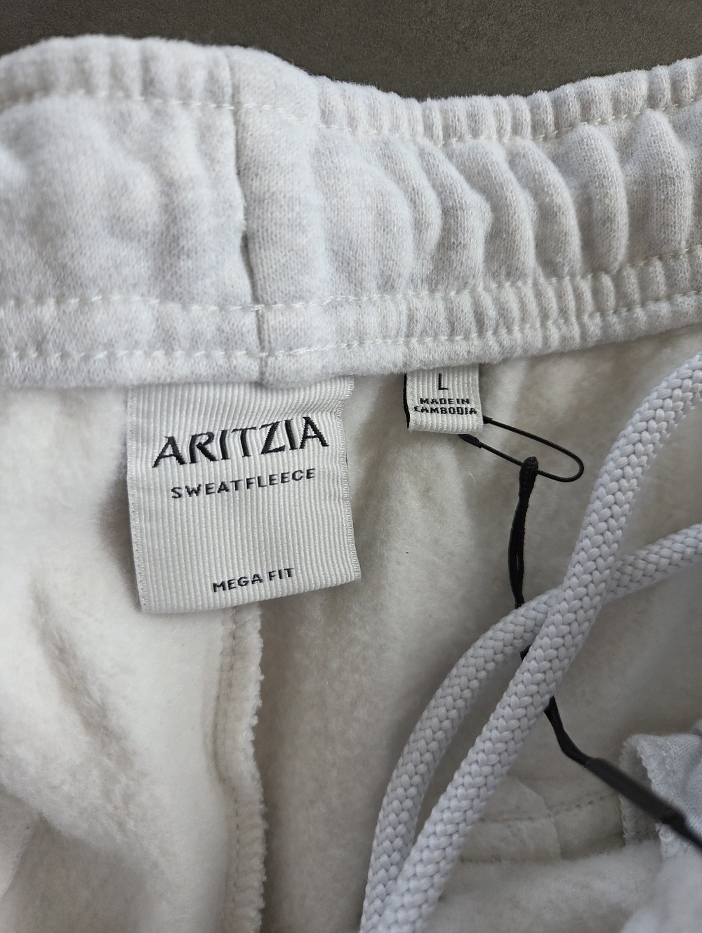 Aritzia Cozy Sweatfleece Mega Cargo Joggers Size Large NWT - Picture 6 of 12